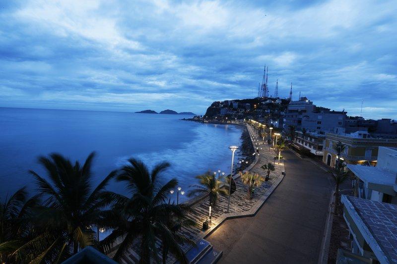 View of the beach before the arrival of Hurricane Willa in Mazatlan, Mexico, Tuesday, Oct. 23, 2018. "Extremely dangerous" Hurricane Willa headed toward a Tuesday afternoon collision with a stretch of Mexico's Pacific coast, its strong winds and high waves threatening high-rise resorts, surfing beaches, and fishing villages. (AP Photo/Marco Ugarte)