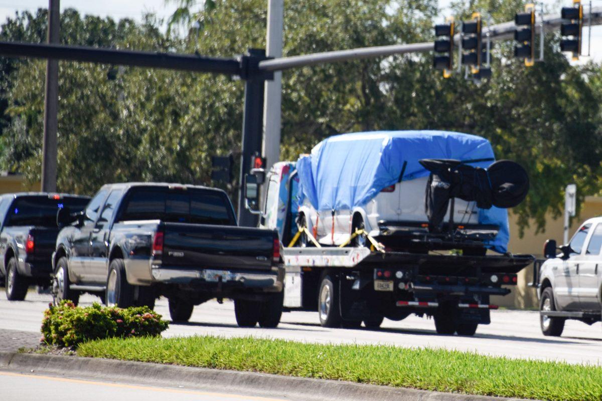 A van covered in a blue tarp is towed by FBI investigators on Oct. 26, 2018, in Plantation, Fla., in connection with the pipe bombs and suspicious packages mailed to top Democrats. (Michele Eve Sandberg/AFP/Getty Images)