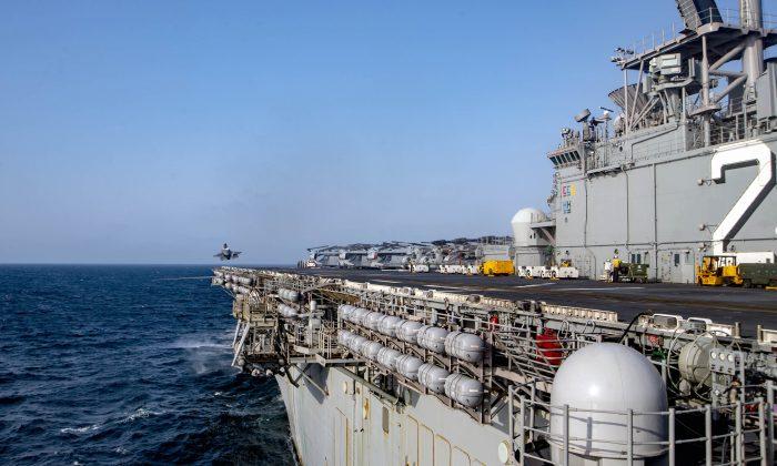 Iranian Boats Threaten US Warship in Persian Gulf