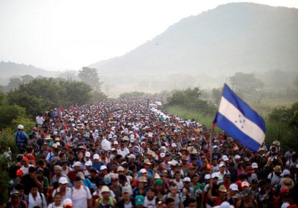 A caravan of thousands of migrants from Central America, en route to the United States, makes its way to San Pedro Tapanatepec from Arriaga, Mexico, on Oct. 27, 2018. (Ueslei Marcelino/Reuters)