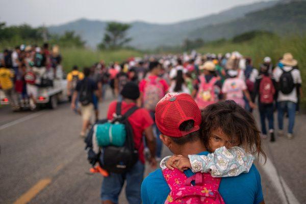 A man from Honduras carries his daughter Allison, 4, as he walks amid a caravan of thousands of migrants from Central America en route to the United States in the outskirts of Arriaga, Mexico, on Oct. 27, 2018. (Adrees Latif/Reuters)