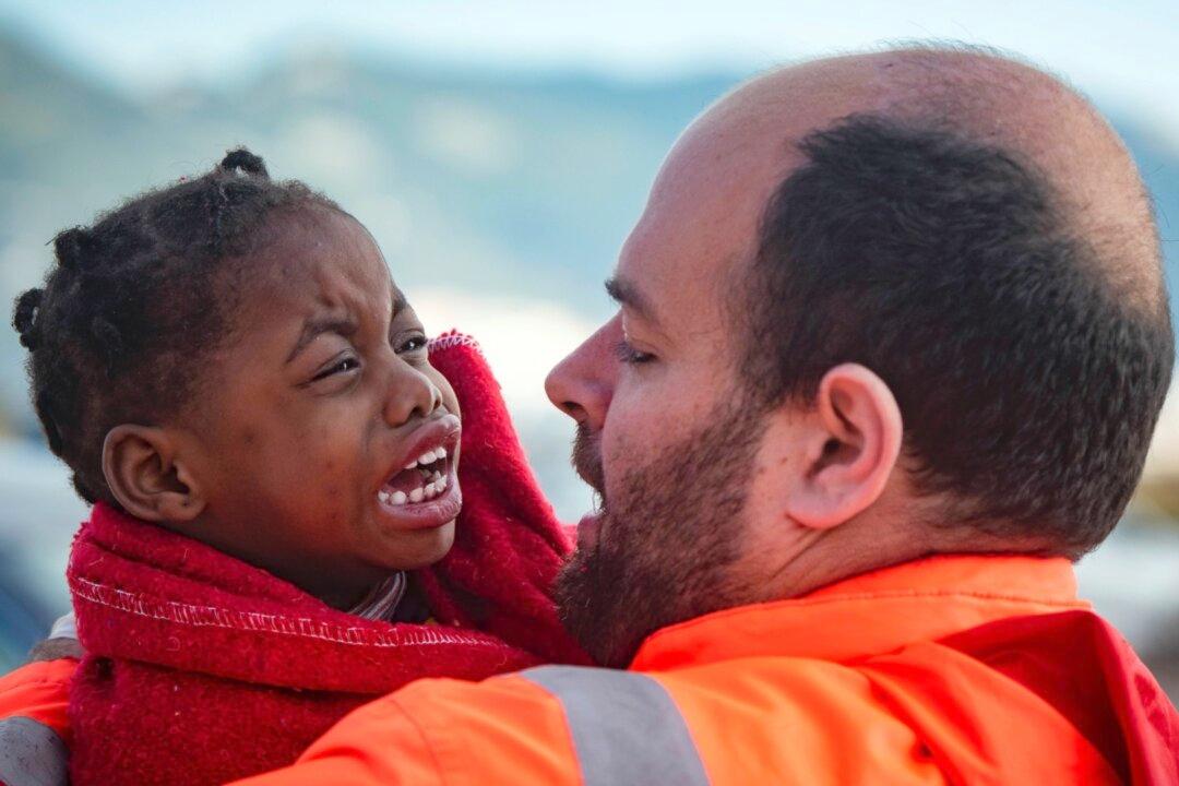 Spanish Rescuers Recover Dead Baby, Save 520 Illegal Immigrants at Sea
