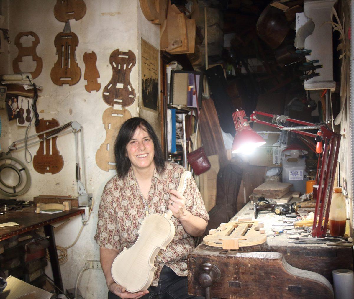 <span style="color: #000000;">Jamie Lazzara, master violin maker and restorer of fine stringed instruments, in her Florence, Italy, workshop on July 11, 2018. (Lorraine Ferrier/The Epoch Times)</span>