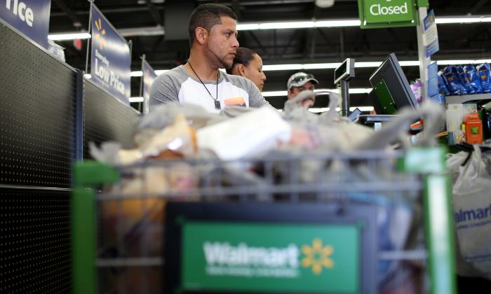 US Consumer Spending Accelerates at Fastest Pace in 4 Years