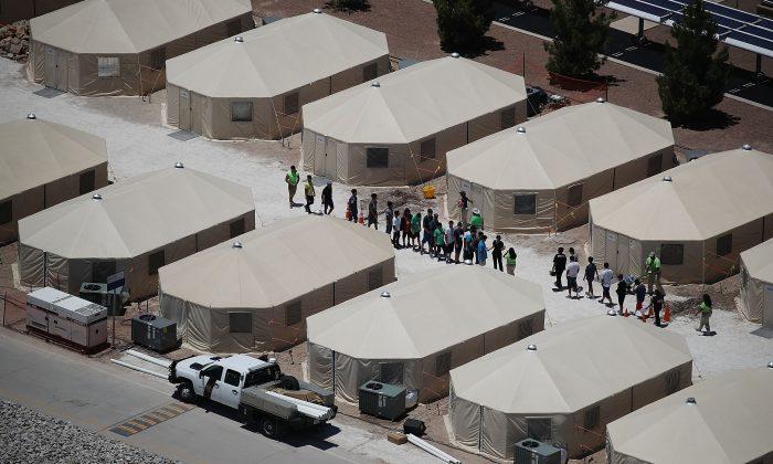 Trump Plans for Tent Cities to Stop Caravan Migrants at Border