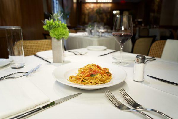 Fettucine with tomatoes and basil at THE LEOPARD at des Artistes. (Shenghua Sung/The Epoch Times)