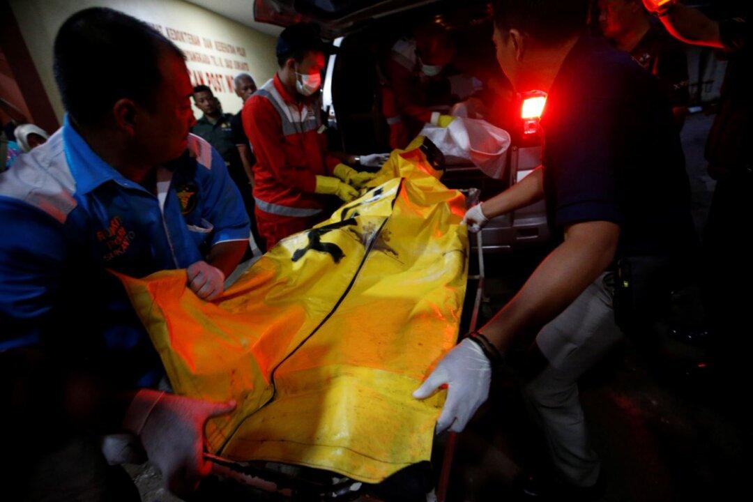 Indonesia Sends Divers to Check If ‘Ping’ Signals Reveal Crashed Lion Air Jet