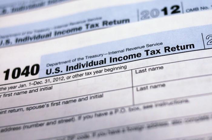 U.S. 1040 Individual Income Tax forms are seen in New York March 18, 2013. (Reuters/Shannon Stapleton)