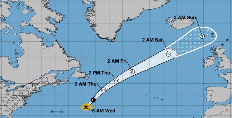Hurricane Oscar is expected to become an extra-tropical cyclone by the end of Oct. 31, and it is moving to the northeast in the middle of the Atlantic Ocean. (NHC)