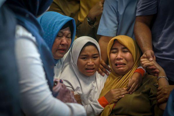 Family members of the crashed Indonesian Lion Air JT610 react at Pangkal Pinang airport, in Bangka Belitung province on Oct. 29, 2018. (HADI SUTRISNO/AFP/Getty Images)