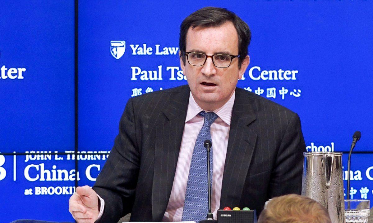 Thomas Wright, Senior Fellow of Foreign Policy at the Brookings Institution, argues that U.S. and Chinese long-term interests are fundamentally incompatible at the "The China debate: Are U.S. and Chinese long-term interests fundamentally incompatible?" event at Brookings Institution in Washington on Oct. 30, 2018. (Wu Wei/NTD)