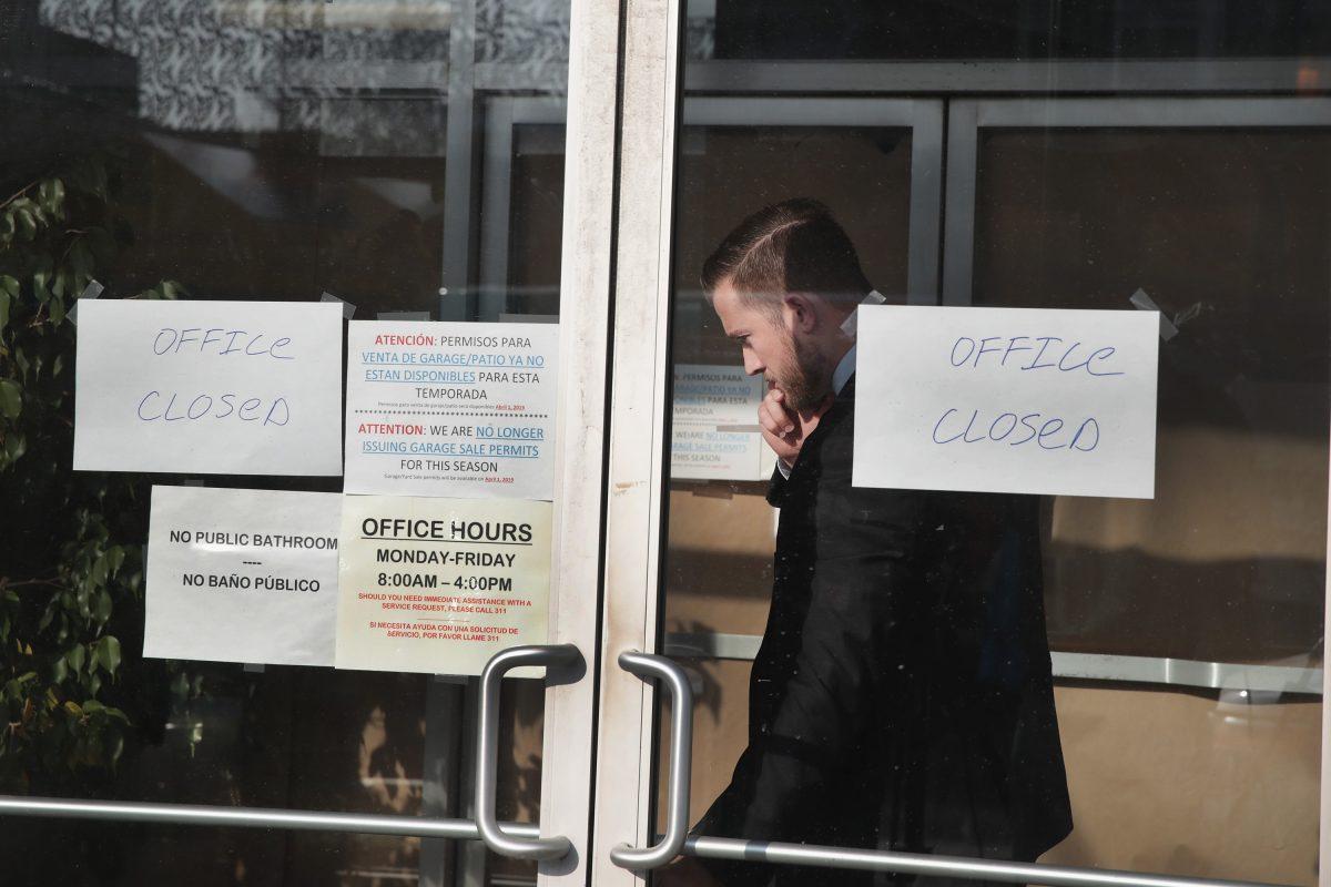 A federal agent leaves the Southside office of 14th Ward Alderman Ed Burke on Nov. 29, 2018. (Scott Olson/Getty Images)