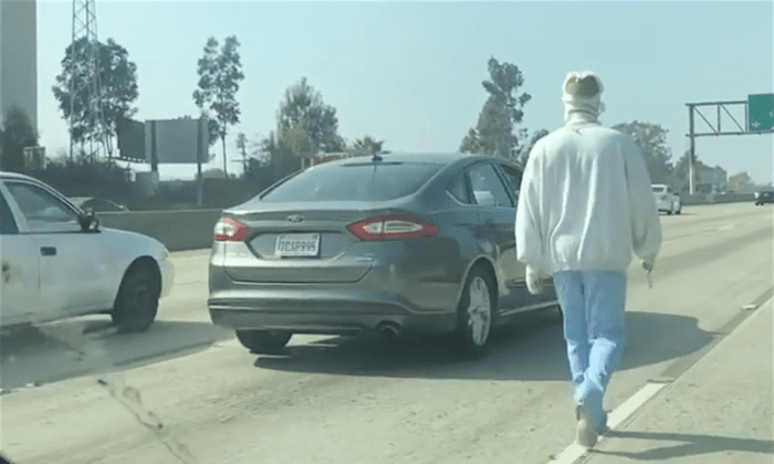 ‘Not a Prank’: Bandaged Man Walks on Los Angeles Freeway Carrying a Knife