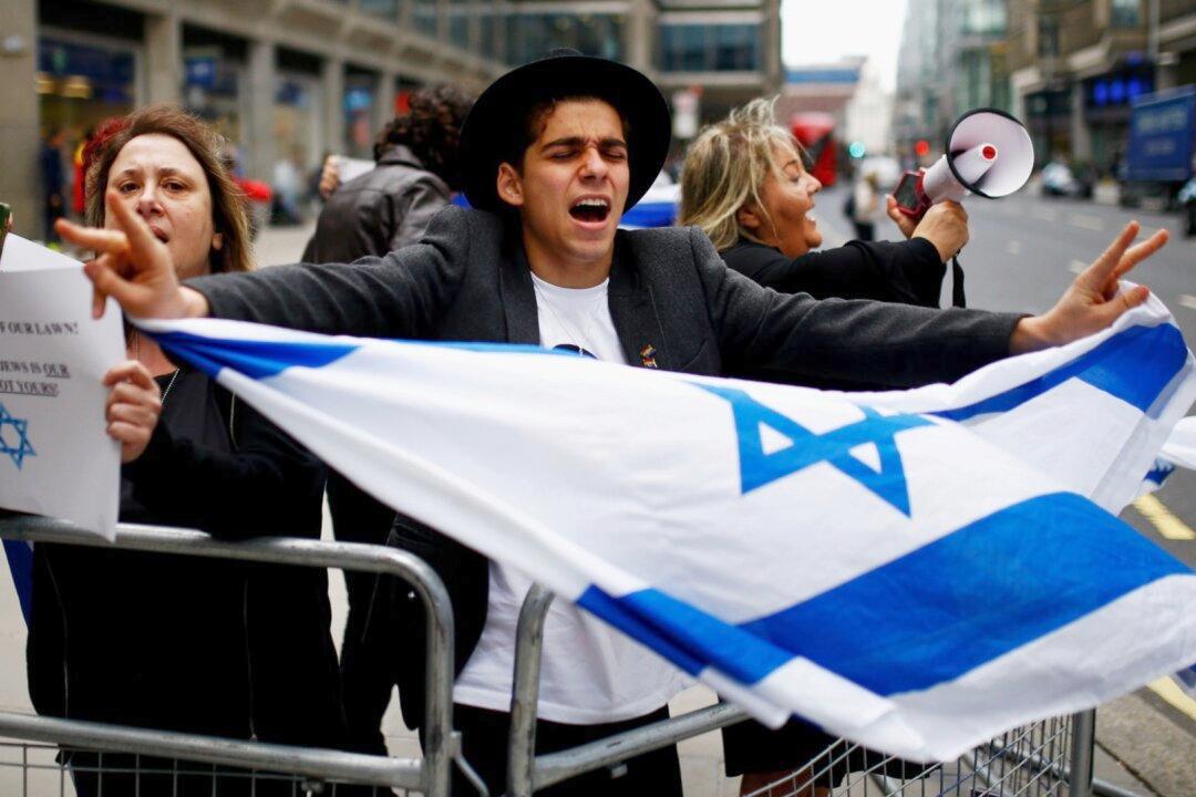 British Police Investigate Anti-Semitic Hate Crimes in Labour