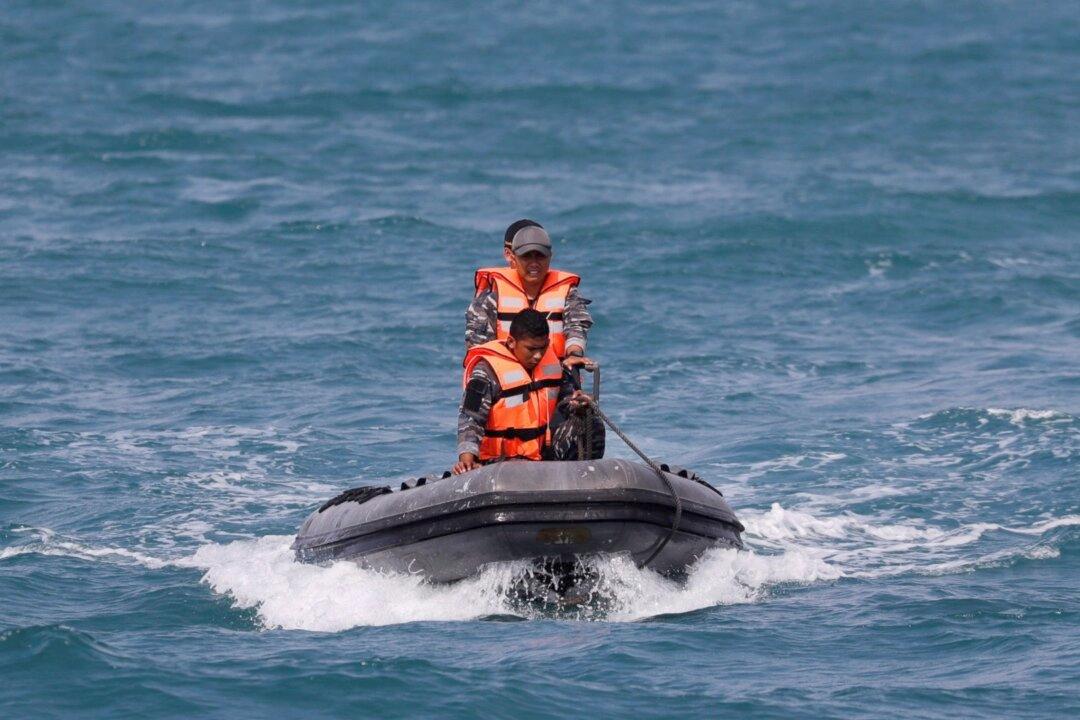 Senior Indonesian Rescue Diver Dies in Jet Crash Search