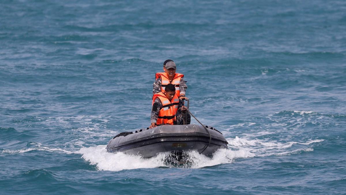Senior Indonesian Rescue Diver Dies in Jet Crash Search
