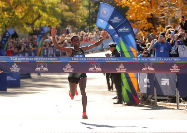 Ethiopia's Lelisa Desisa crosses the finish line to win the Professional Men's race in New York City Marathon - New York City, on Nov. 4, 2018. (Brendan McDermid/Reuters)