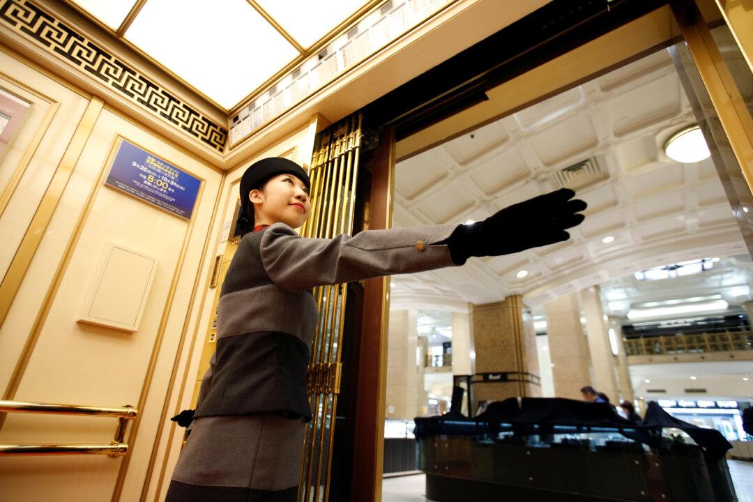 Japan Invests in Service Industry, Reshaping Its Legendary Hospitality