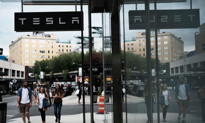 US Securities Regulator Subpoenas Tesla on Model 3 Production Estimates