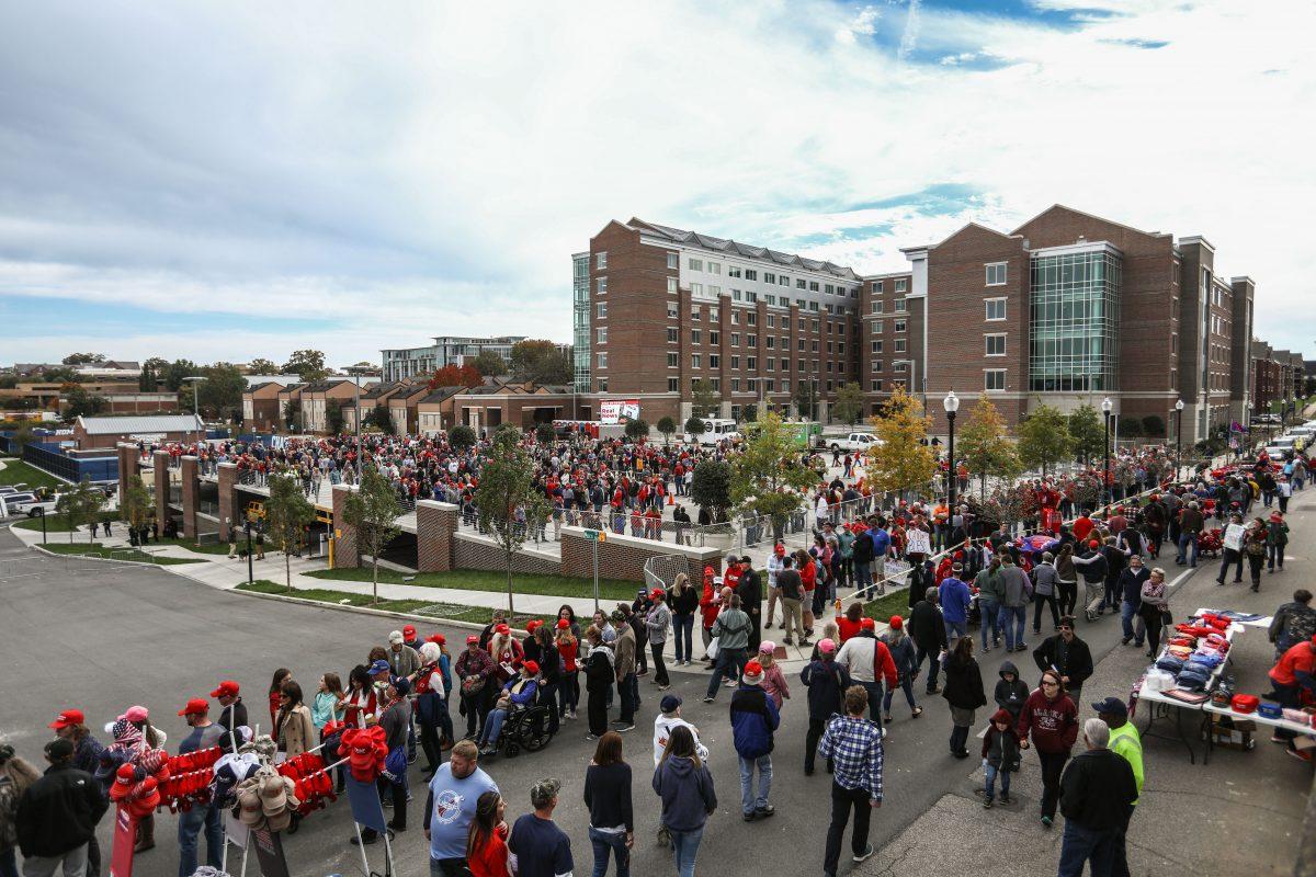 Attendees line up hours before a Make America Great Again rally in Chattanooga, Tenn., on Nov. 4, 2018. (Charlotte Cuthbertson/The Epoch Times)