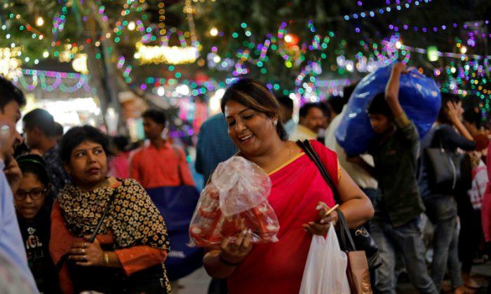 Higher Prices, Lending Curbs Dim Diwali Festival for Indian Retailers