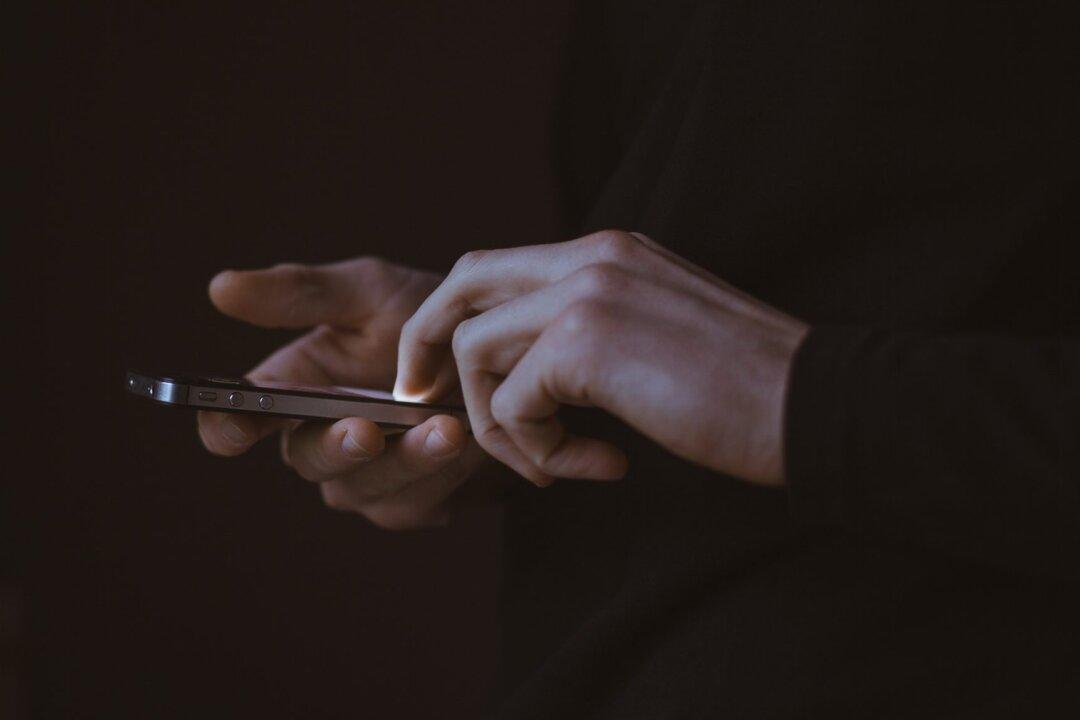 Arizona Woman Sent Date 159,000 Text Messages, Threatened Him: Reports