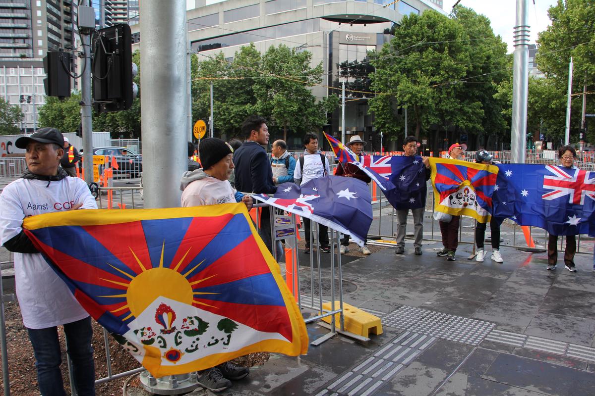 Protesters from the local Chinese-Australian community who are concerned about the "silent invasion" of the Chinese Communist Party’s (CCP’s) ideology in Australia. On Nov. 7, 2018 (Thoai Nguyen/The Epoch Times)