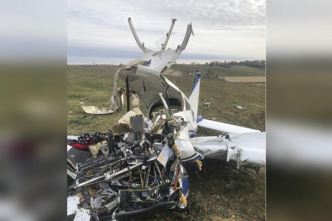 Small Plane Crashes in Iowa, Killing All 4 People on Board