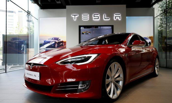 Self-Driving Tesla Allegedly Hits Robot, People Claim Viral Video Is a PR Stunt