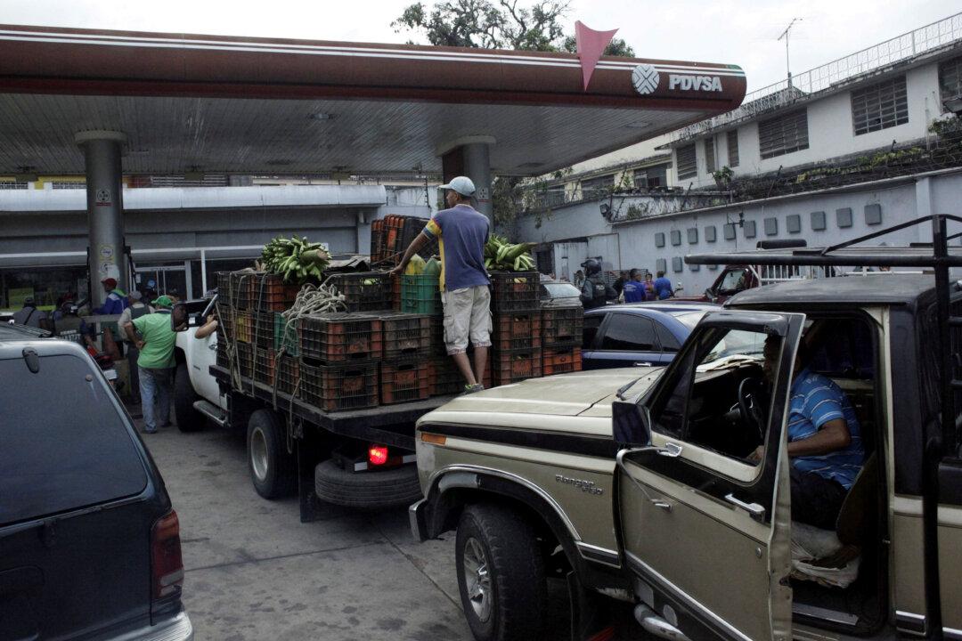 Fuel Shortages the New Normal in Venezuela as Oil Industry Unravels