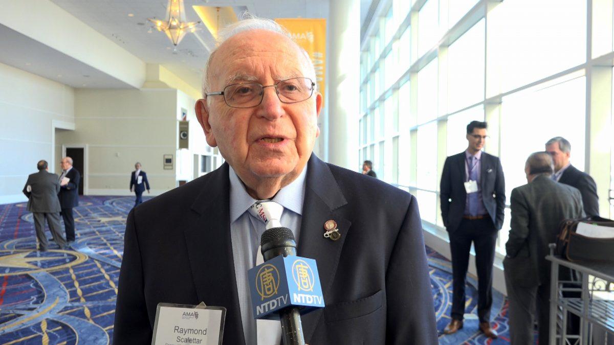 Raymond Scalettar, former chair of the American Medical Association Board of Trustees, at the American Medical Association Interim Meeting in Washington on Nov. 11, 2018. (Wu Wei/NTD)