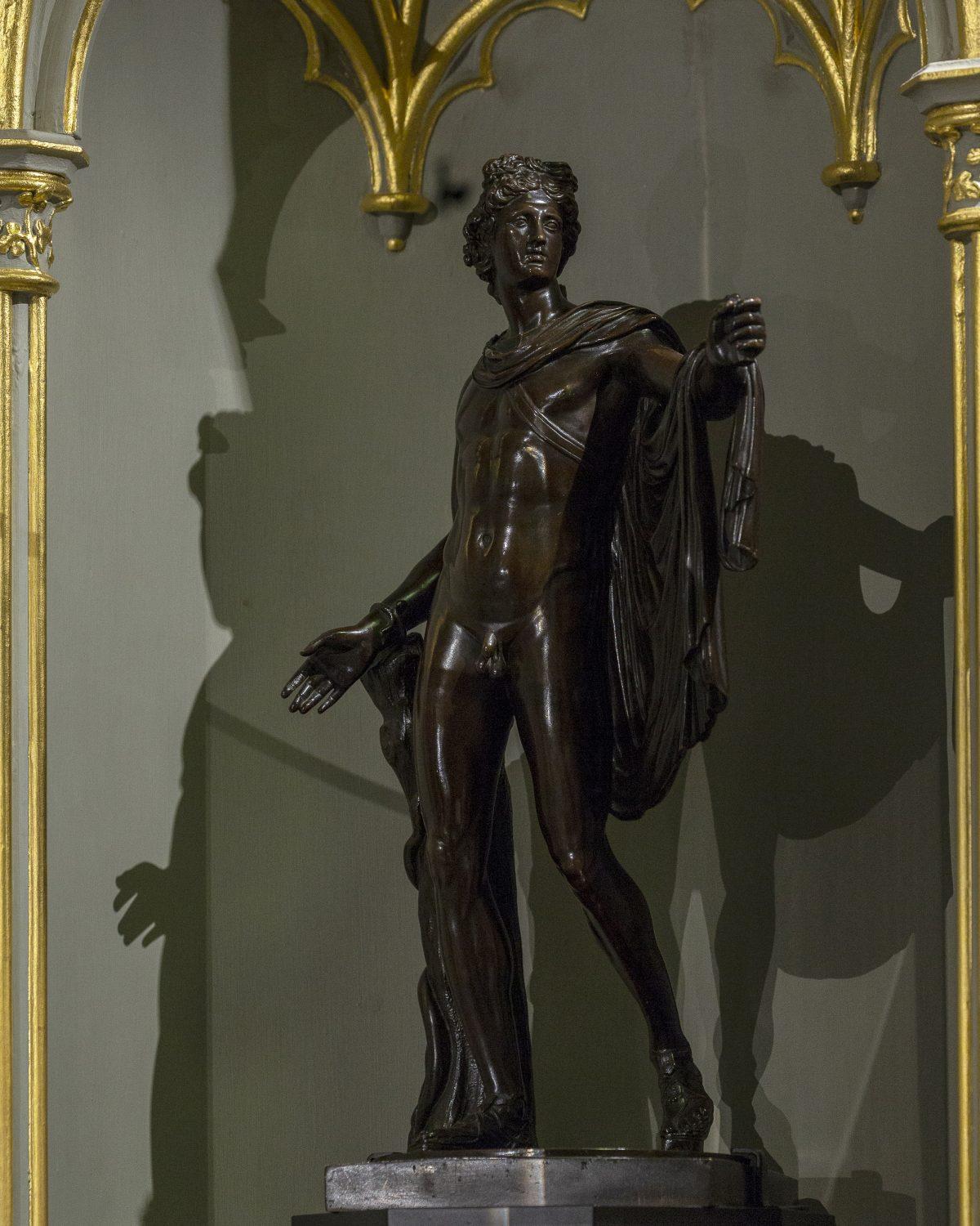 Apollo Belvedere, in a niche in the Tribune room. Late 17th to early 18th century, Franco-Italian, bronze. Similar to one in Walpole’s collection. (Tomasso Brothers Fine Art, London)