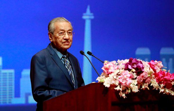 Malaysian Prime Minister Mahathir Mohamad gives a speech at Chulalongkorn University, in Bangkok, Thailand, on Oct. 25, 2018. (Soe Zeya Tun/Reuters)