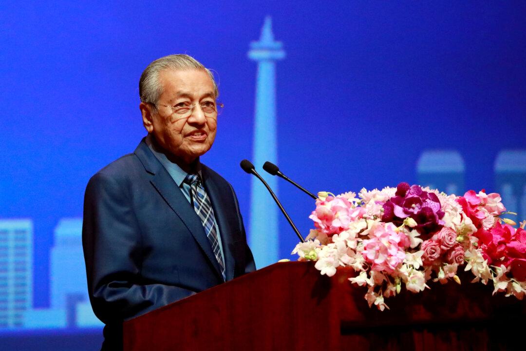 Malaysia’s Mahathir Proposes Common East Asia Currency Pegged to Gold