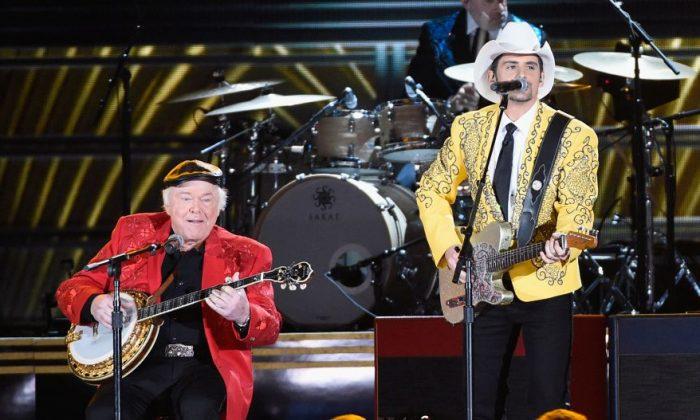 ‘Hee Haw’ Co-Star ‘Stunned’ by Roy Clark’s Death, Says He Was ‘A Natural’