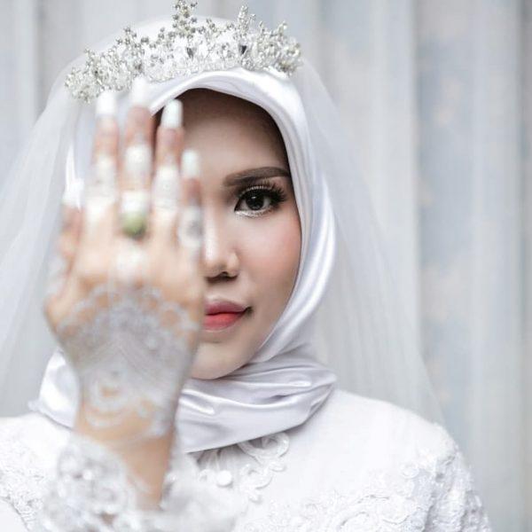 A wedding photo of the bride of a Lion Air flight JT610 victim, who carried on the celebration despite the absence of the groom, in Bangka, Bangka Belitong Province, Indonesia, on Nov. 11, 2018. (Lala Indra Permana/Reuters)