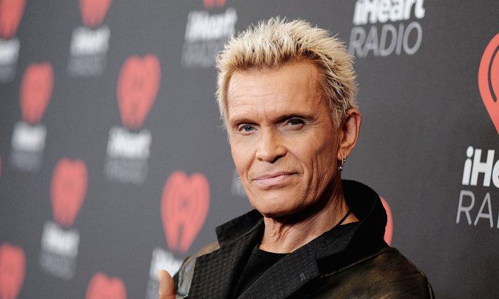 Rock Icon Billy Idol Becomes US Citizen, Vows to Defend Constitution ‘Against All Enemies’