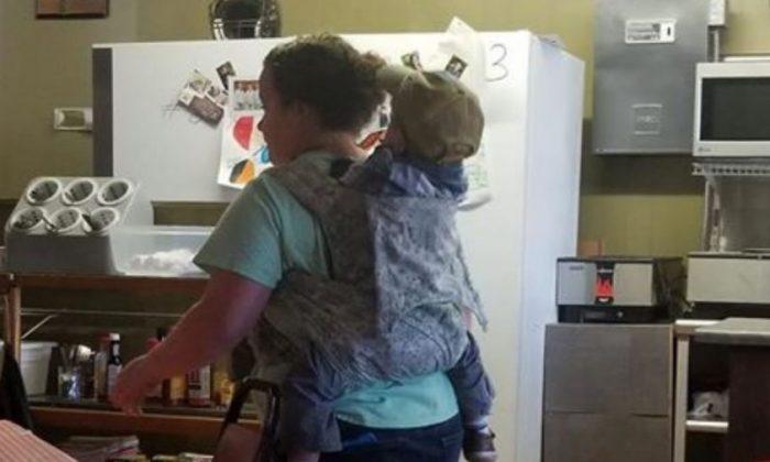 Tennessee Waitress Praised After Being Pictured Working With Child Strapped to Her Back