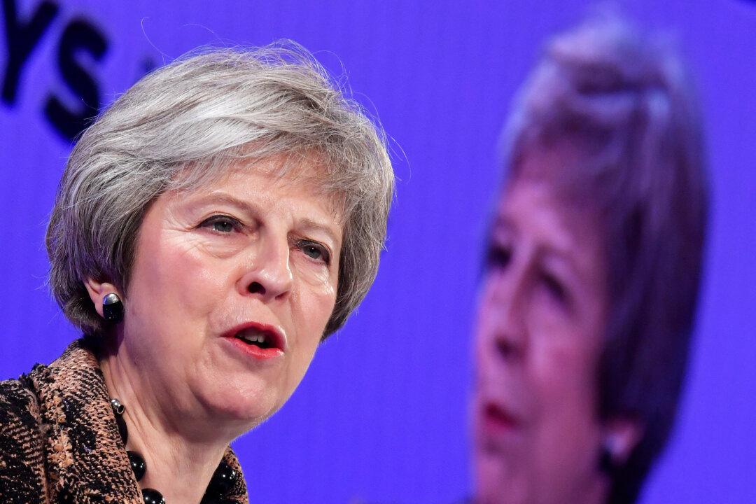 UK’s May Sticks to Brexit Deal as Opponents Seek to Trigger Formal Challenge