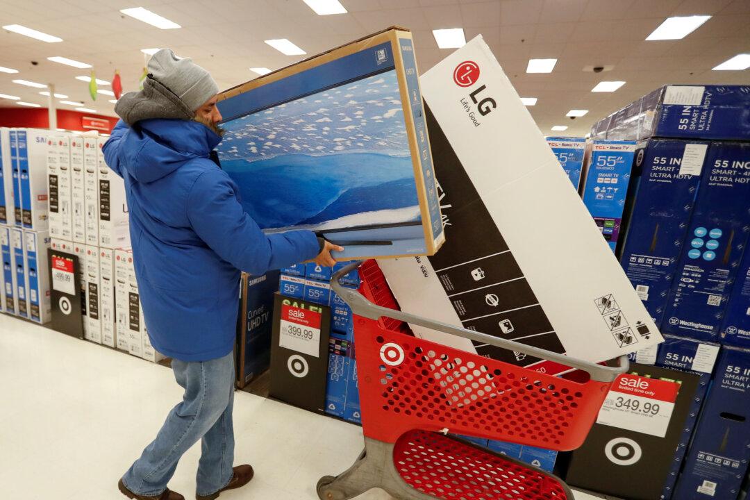 Investors Caught in Crossfire of Fight for Holiday Shoppers
