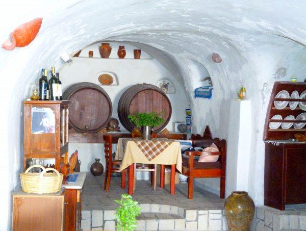 The Cave of Nikolas taverna. (Manos Angelakis)