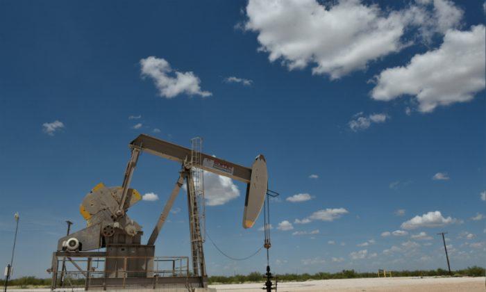 Oil Plunges 6 Percent as Economic Slowdown Fears Grip Market