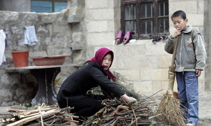 Coal Ban Forces Chinese Living in Frigid North to Burn Furniture to Keep Warm