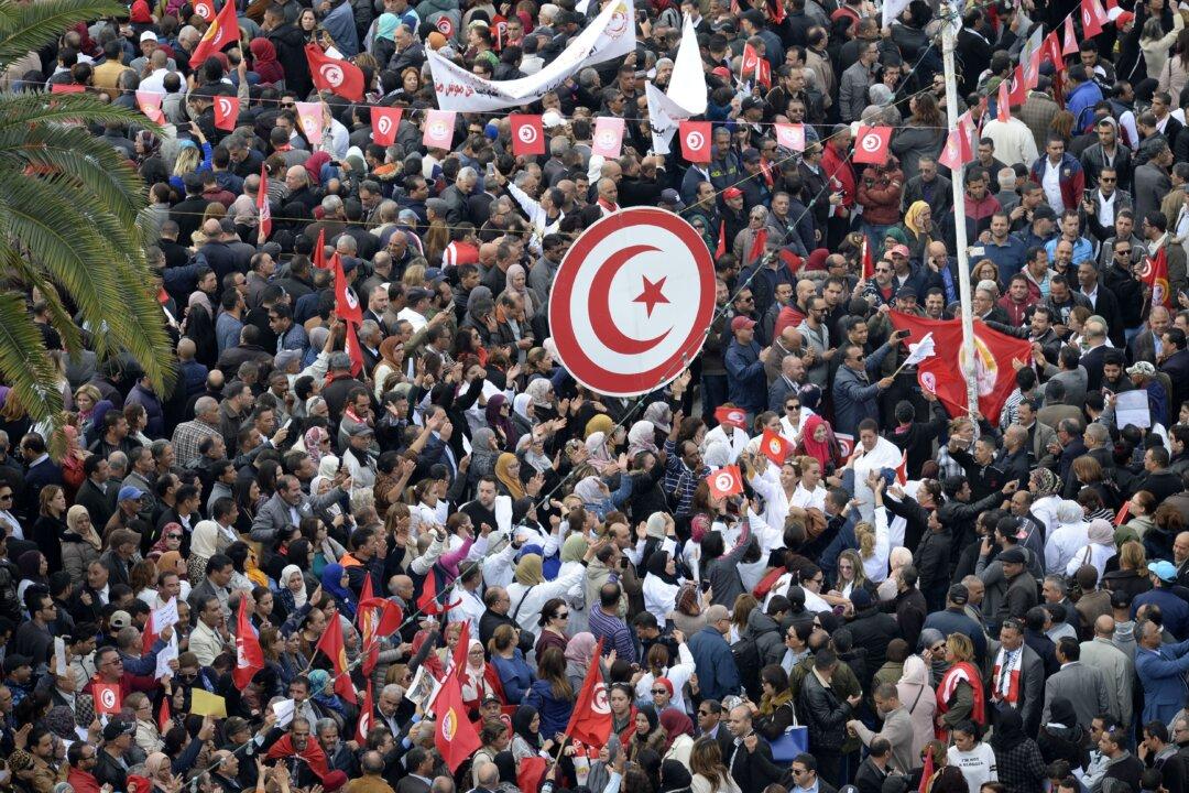 650,000 Tunisians strike for pay rise as economy struggles