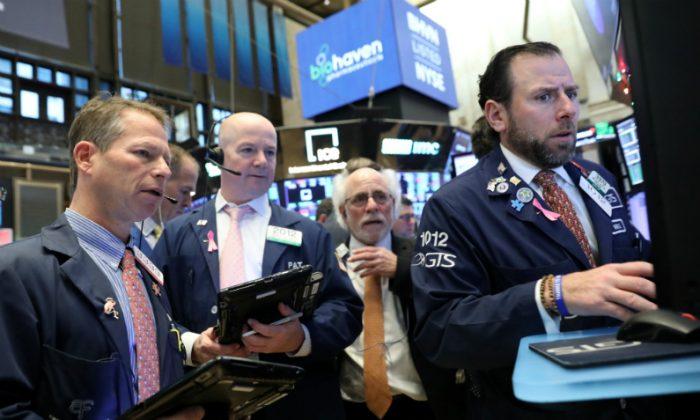 Wall Street Rebounds on Holiday Season Hopes