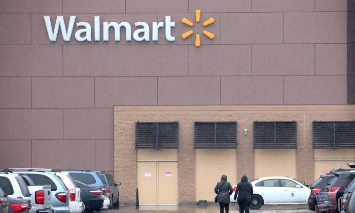 Woman Might Have Saved Little Girl’s Life By Posting Photos Of Her Dad in Walmart