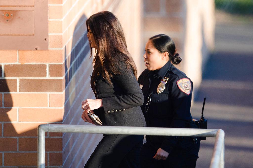 Former Pennsylvania Attorney General Kane Reports to Prison