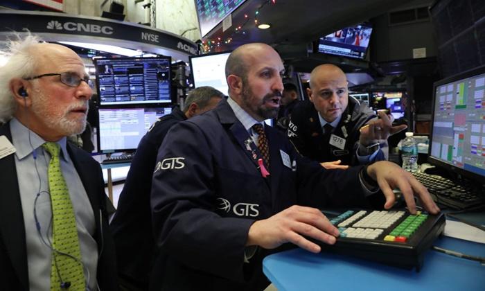 Traders work on the floor of the New York Stock Exchange in New York on Nov. 28, 2018. (Spencer Platt/Getty Images)