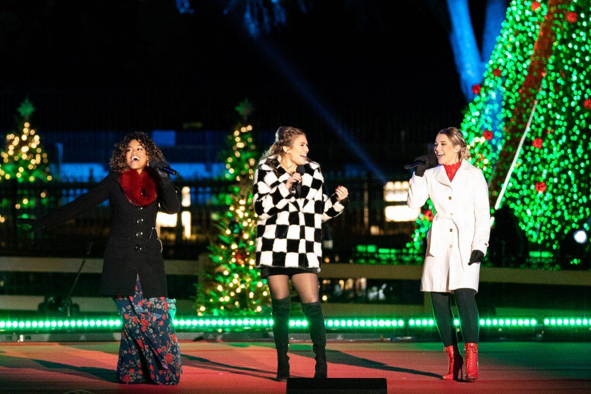 (L-R) Singers Spensha Baker, Abby Anderson, and Gabby Barrett perform during the lighting of the National Christmas Tree in Washington on Nov. 28, 2018. (Samira Bouaou/The Epoch Times)