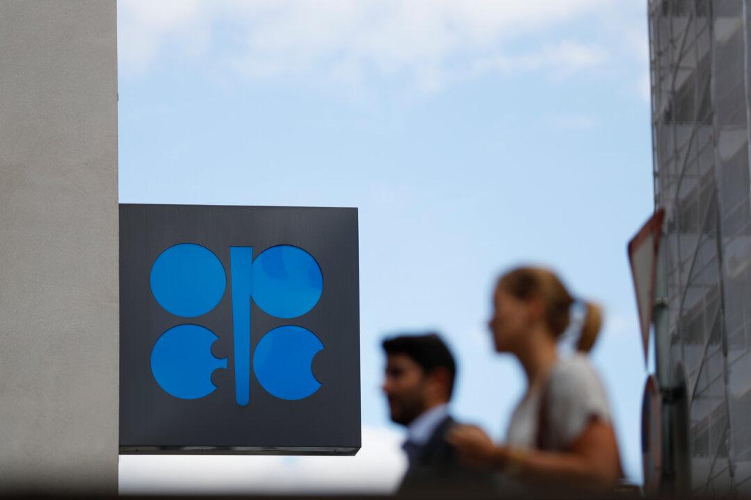 Oil-Producing Nations Seek Global Deal to Stabilize Market